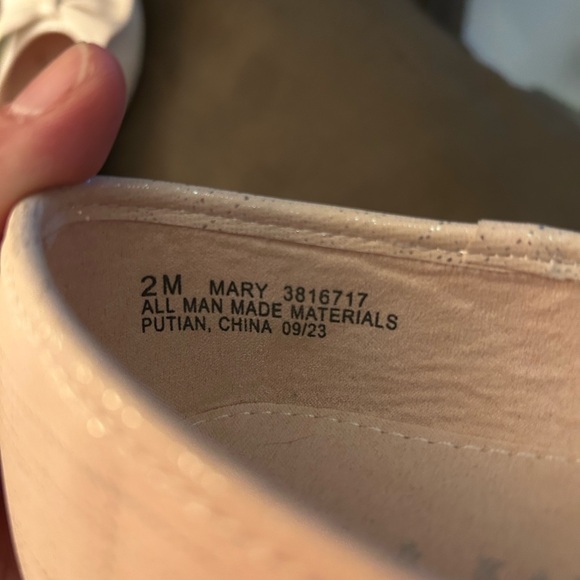 Size 2 girls flats - Picture 3 of 3